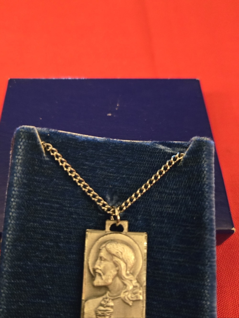 Vintage:Gold-tone Jesus Pendant Necklace - Picture 2 of 4